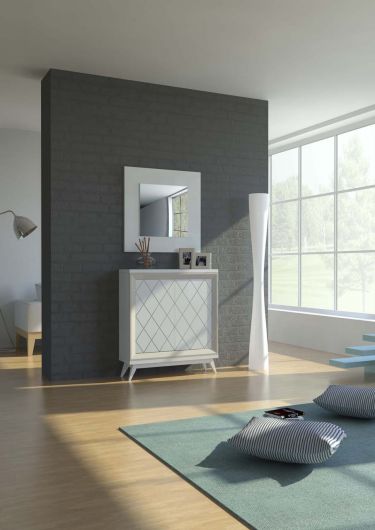 Mueble axuliar con patas estilo retro Mueble axuliar con patas estilo retro